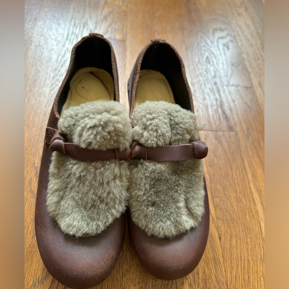 No.6 Closed back clogs with shearling accent